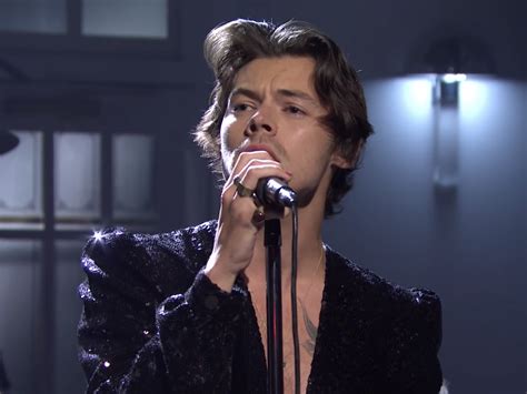 Harry Styles Sings Hosts And Acts On Snl And Shows Off A New Song