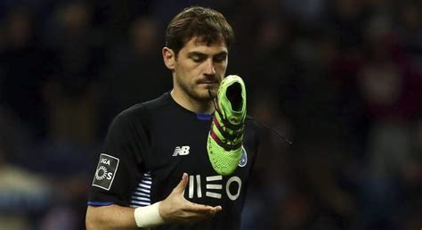 F Tbol Iker Casillas Se Retira Oficialmente Del F Tbol P Blico