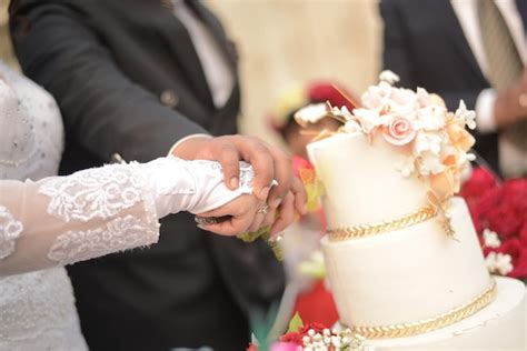 Premium Photo | Wedding cake cutting