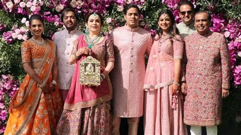 nita ambani presents shloka  rs  crore necklace mukesh ambani
