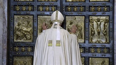 Giubileo Papa Francesco Apre La Porta Santa Foto Photogallery