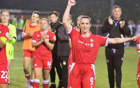 Genero Adran Premier: Rosie Hughes hits FIVE as Wrexham storm to top of ...