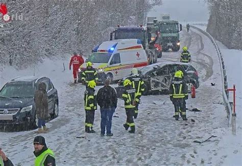 Voza Kamiona Iz Bih Proklizao I Izazvao Te Ak Sudar U Austriji