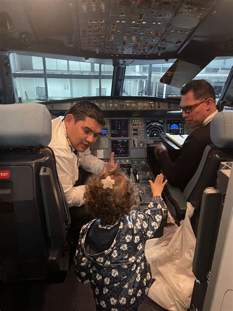 Catalina Gómez on Twitter Un vuelo con final feliz para mi hija