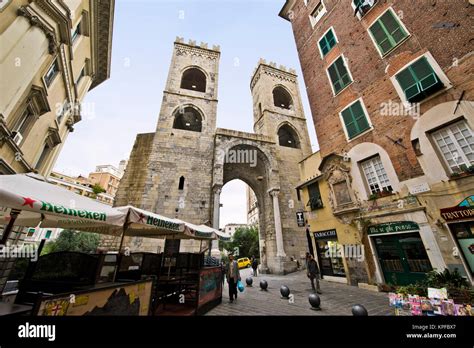 Porta Soprana Genua Ligurien Italien Stockfotografie Alamy