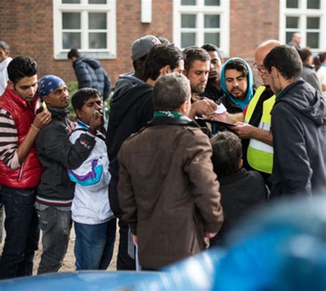 St Dte Und Gemeinden Beklagen Dass Zu Viel Fl Chtlingshilfe Geld