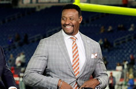 Willie McGinest - Biography, Height & Life Story | Super Stars Bio