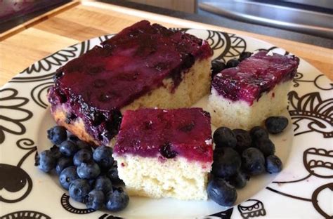 GÂTEAU RENVERSÉ AUX PETITS FRUITS BLEUETS FRAMBOISES ET MÛRES