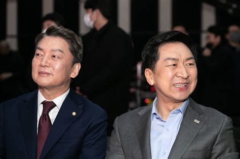 “경쟁해도 불화는 안 돼”정견 발표 나선 국힘 당권주자들 포토 국회·정당 정치 뉴스 한겨레