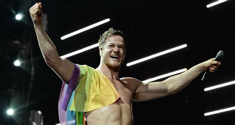 Dan Reynolds Shows Off Eight Pack While Going Shirtless During Imagine