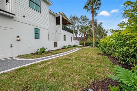 1783 Bay View Dr Sarasota Fl 34239 ®