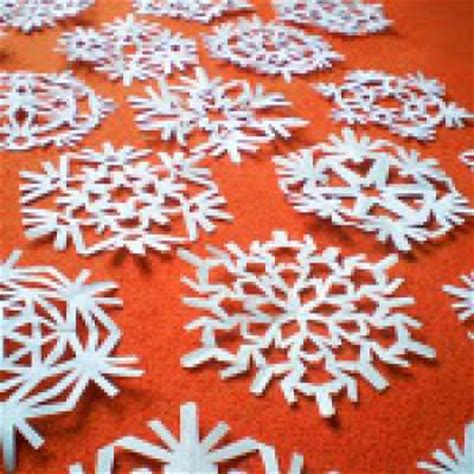 How To Make a Paper Snowflake {Papercraft} – Tip Junkie