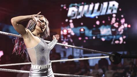 WWE Giulia lancia la sfida a Roxanne Perez per la première di NXT su CW