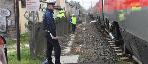 Anziano Investito Dal Treno Muore Mentre Attraversa I Binari Al