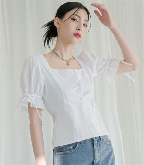 MUSINSA AVANDRESS Rococo Square Neck Blouse WHITE