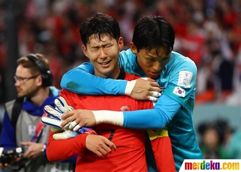 Foto Tangis Haru Pemain Korsel Usai Bungkam Portugal Dan Lolos