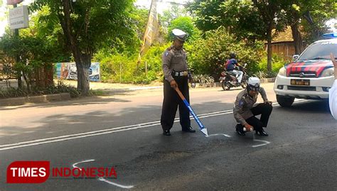 Beri Tanda Jalan Rusak Polres Lamongan Cat Putih Jalan Berlubang