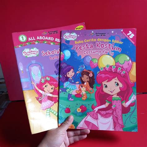 Jual PAKET BUKU Cerita Dengan Stiker STRAWBERRY SHORTCAKE 2BUKU