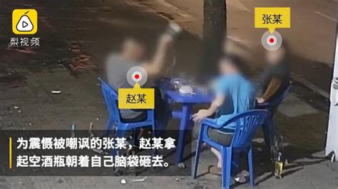 一句闲话引争吵 男子为震慑他人拿酒瓶砸自己头 搜狐大视野 搜狐新闻