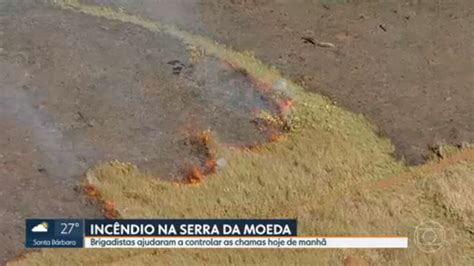 Inc Ndio De Grandes Propor Es Volta A Queimar A Serra Da Moeda Mg G