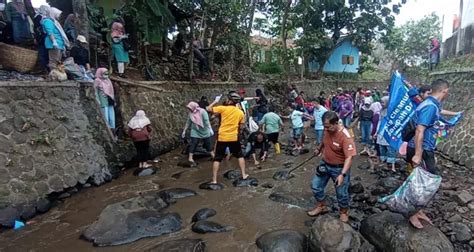 World Cleanup Day 2023 Ratusan Warga Ciamis Pungut Sampah Di Sungai