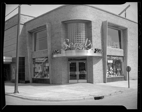 7. Livingston Avenue Theatre (1946) – Columbus Landmarks
