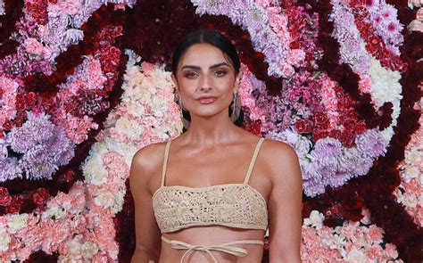 Aislinn Derbez Triunfa En El Desfile Crucero 2024 De Dior Con Bralette