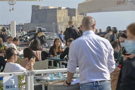 I turisti pagheranno di più per venire a Napoli aumenta la tassa di