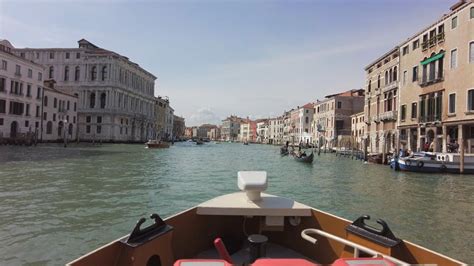 Tenta Di Evadere Buttandosi In Un Canale Di Venezia Detenuto Di