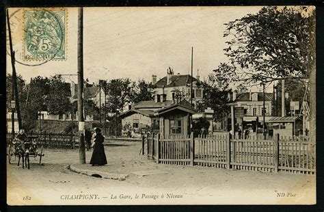 Saint Maur des Fossés Champigny La Gare le Passage à Niveau