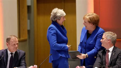 Brexit News Rätsel Um Lach Attacke Mit Merkel Und May Gelöst