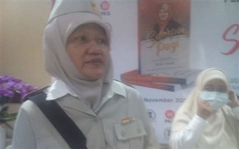 Wakil Ketua DPRD Kota Surabaya Luncurkan Buku Sampai Pagi Di Hari