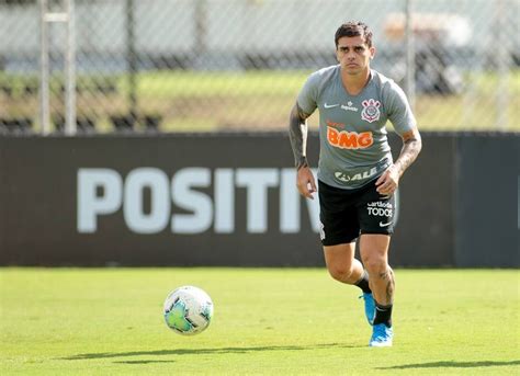 Corinthians Anuncia A Renovação Do Lateral Direito Fagner Até O Final