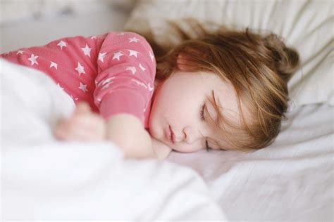 Why Kids Should Never Use Smartphones Before Bed | Reader's Digest