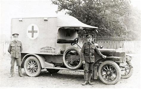 37 Historical Photos That Show Early Ambulances Over 100 Years Ago