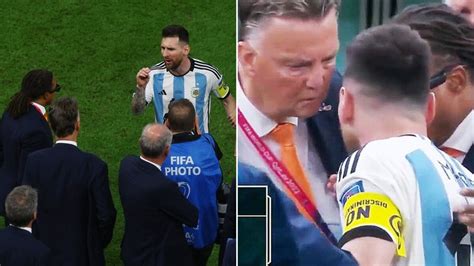 Lionel Messi Hugs Emiliano Martinez After Argentina S Win Against