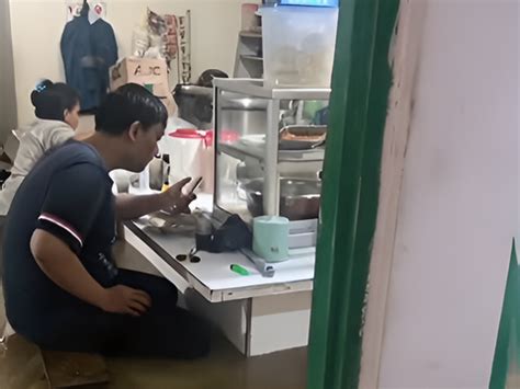 Video Viral Warteg Kebanjiran Tetap Penuh Pelanggan Yang Keroncongan