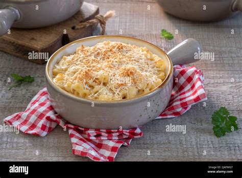 Pasta Al Forno Con Crema Di Formaggio Immagini E Fotografie Stock Ad