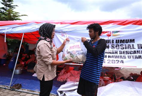 Kemensos Bagikan Nasi Bungkus Setiap Hari Untuk Korban Banjir