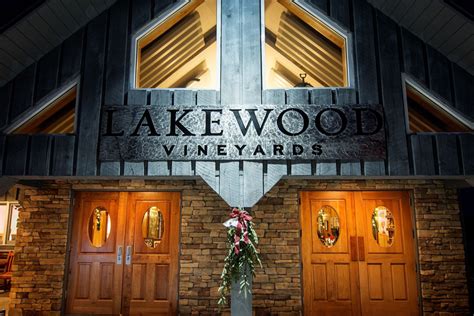 Lakewood Vineyards Lakeside Trolley