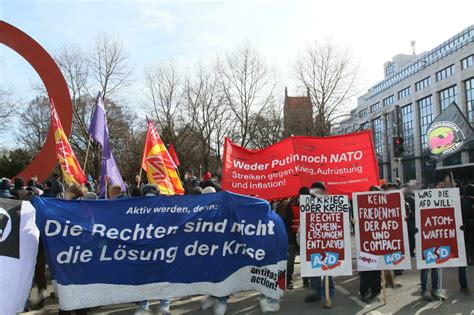 Protest gegen AfD und Compact anlässlich der SiKo Antifa Info net