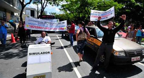 Donos De Autoescolas Fazem Protesto Contra Obrigatoriedade De Simulador