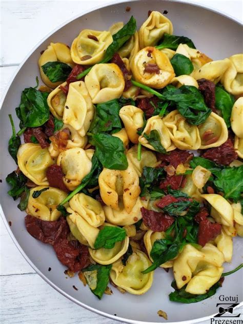 Tortellini Ze Szpinakiem I Suszonymi Pomidorami Wpis Gotuj Z