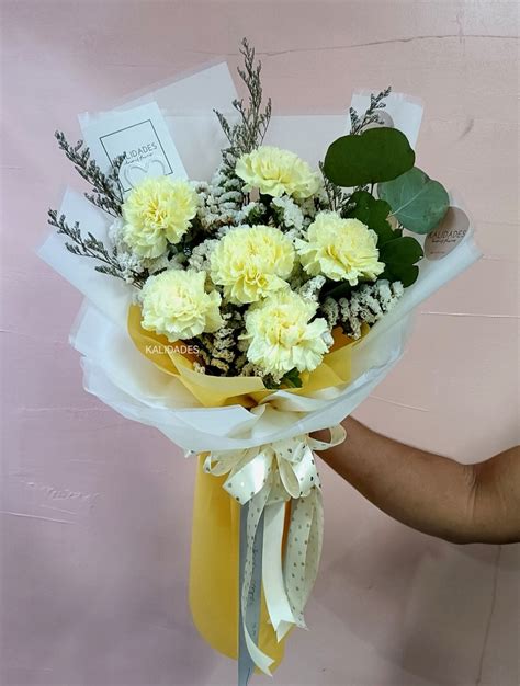 Kalidades House of Flowers | 6stem Yellow Carnation