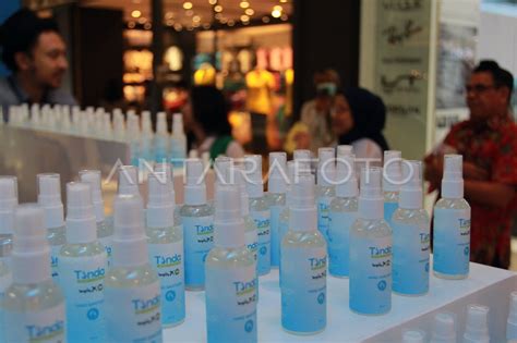 Penjualan Hand Sanitizer Buatan Siswa Smk Kesehatan Antara Foto