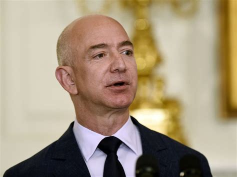 Cómo fue que Jeff Bezos logró ser el hombre más rico del mundo