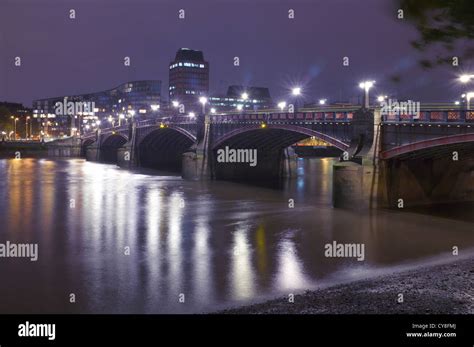 Lambeth Bridge at night Stock Photo - Alamy