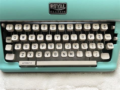 Royal Classic Manual Typewriter Mint Green 79101T Read Description