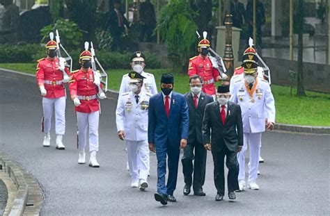 Presiden Jokowi Lantik Gubernur Dan Wakil Gubernur Kalimantan