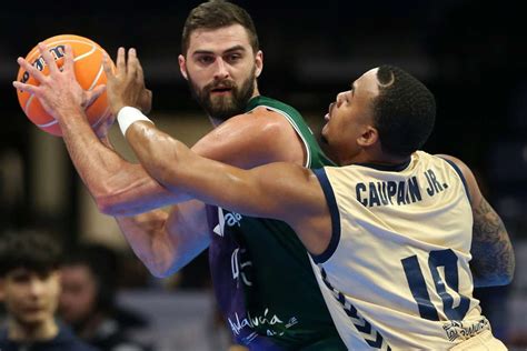 El Unicaja Se Lleva El Partido Ante El Murcia Y Buscar Su Primera